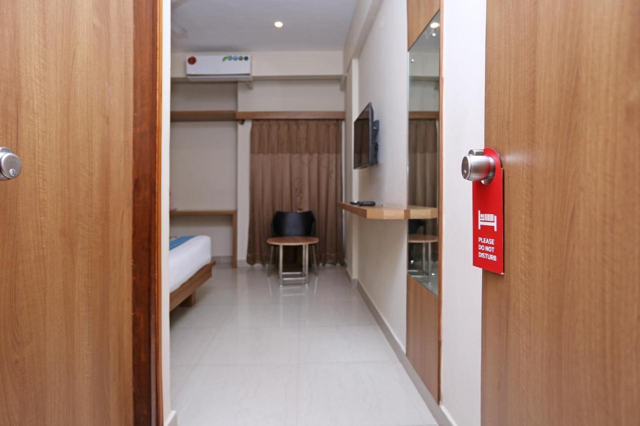 Oyo 6447 Samasth Rooms And Suites Мисор Екстериор снимка