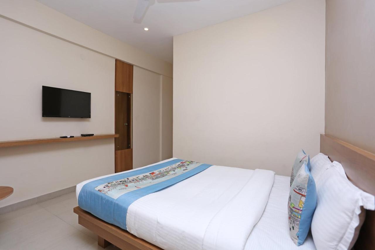 Oyo 6447 Samasth Rooms And Suites Мисор Екстериор снимка