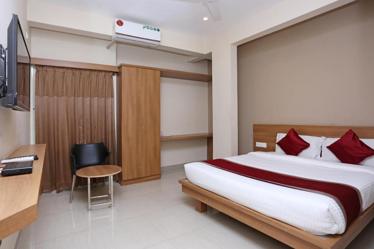 Oyo 6447 Samasth Rooms And Suites Мисор Екстериор снимка