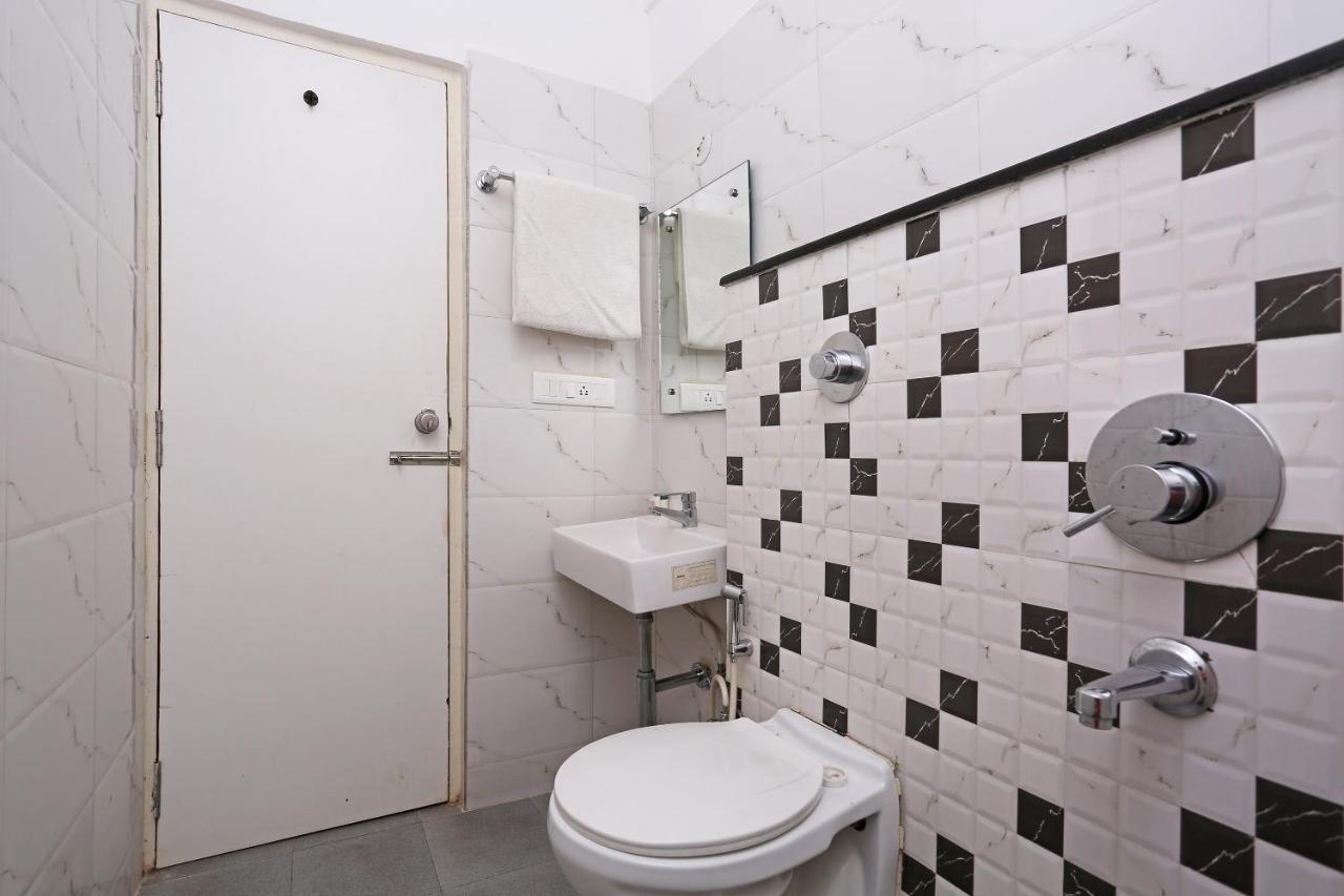 Oyo 6447 Samasth Rooms And Suites Мисор Екстериор снимка