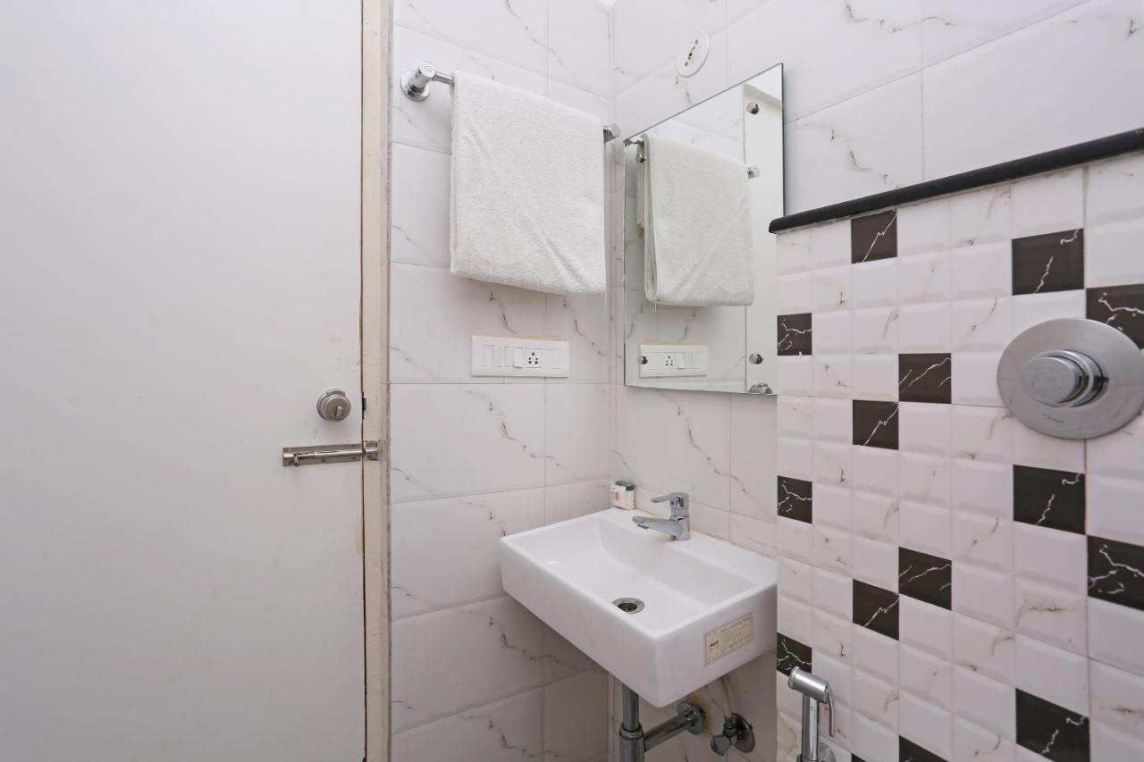 Oyo 6447 Samasth Rooms And Suites Мисор Екстериор снимка