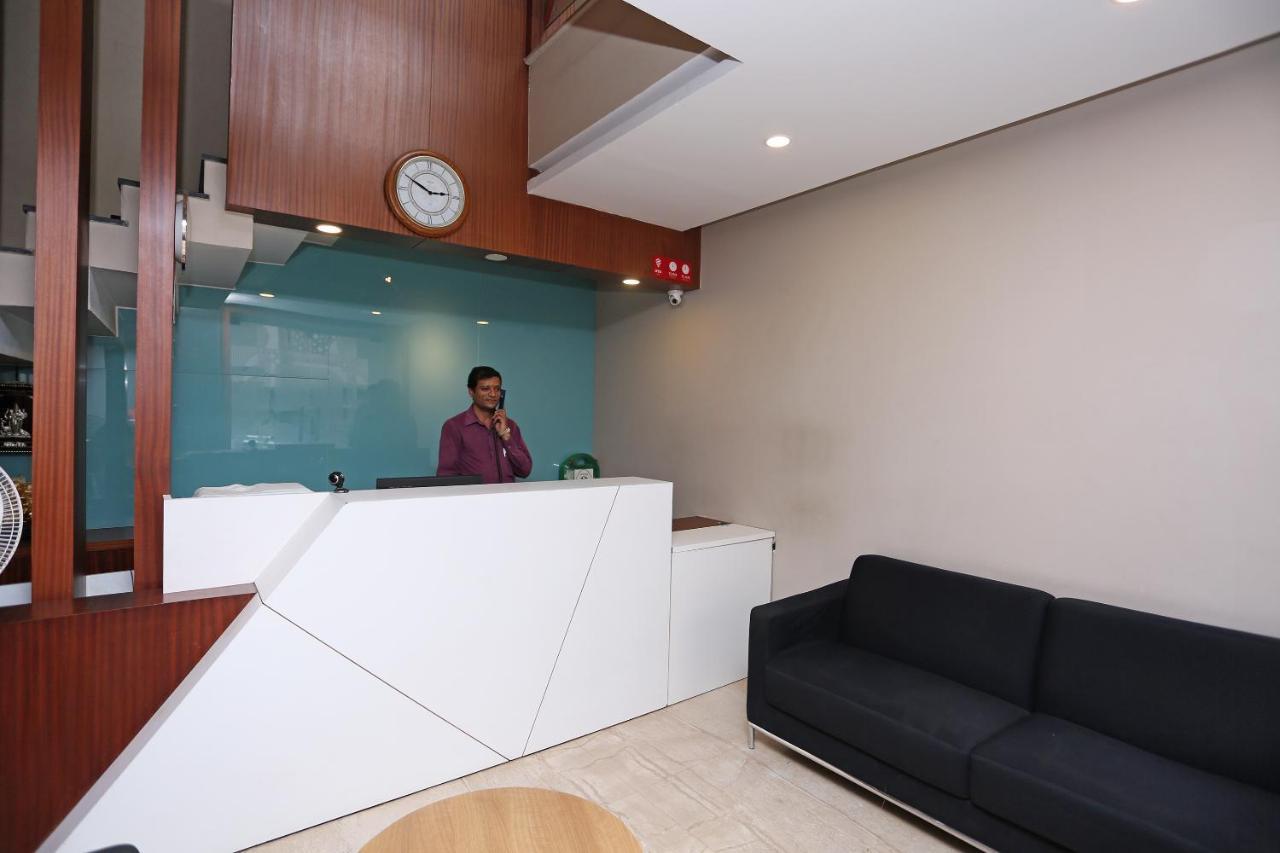 Oyo 6447 Samasth Rooms And Suites Мисор Екстериор снимка